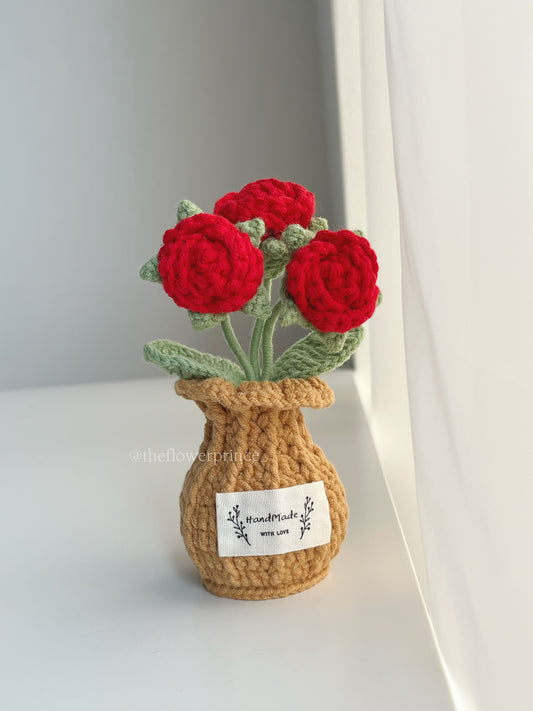 P08 - Red Roses Potted (crochet based)