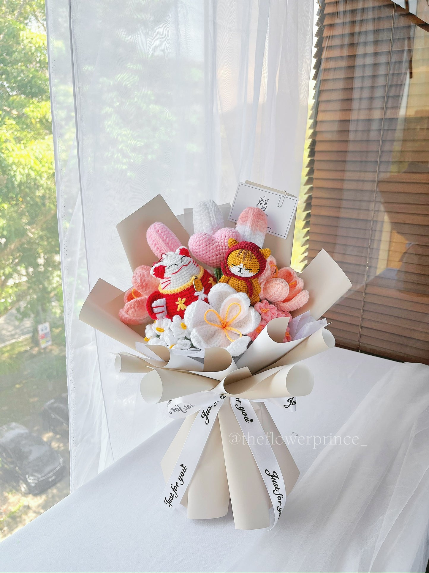 🌷🐱Khaki - Lucky Paws Tulips