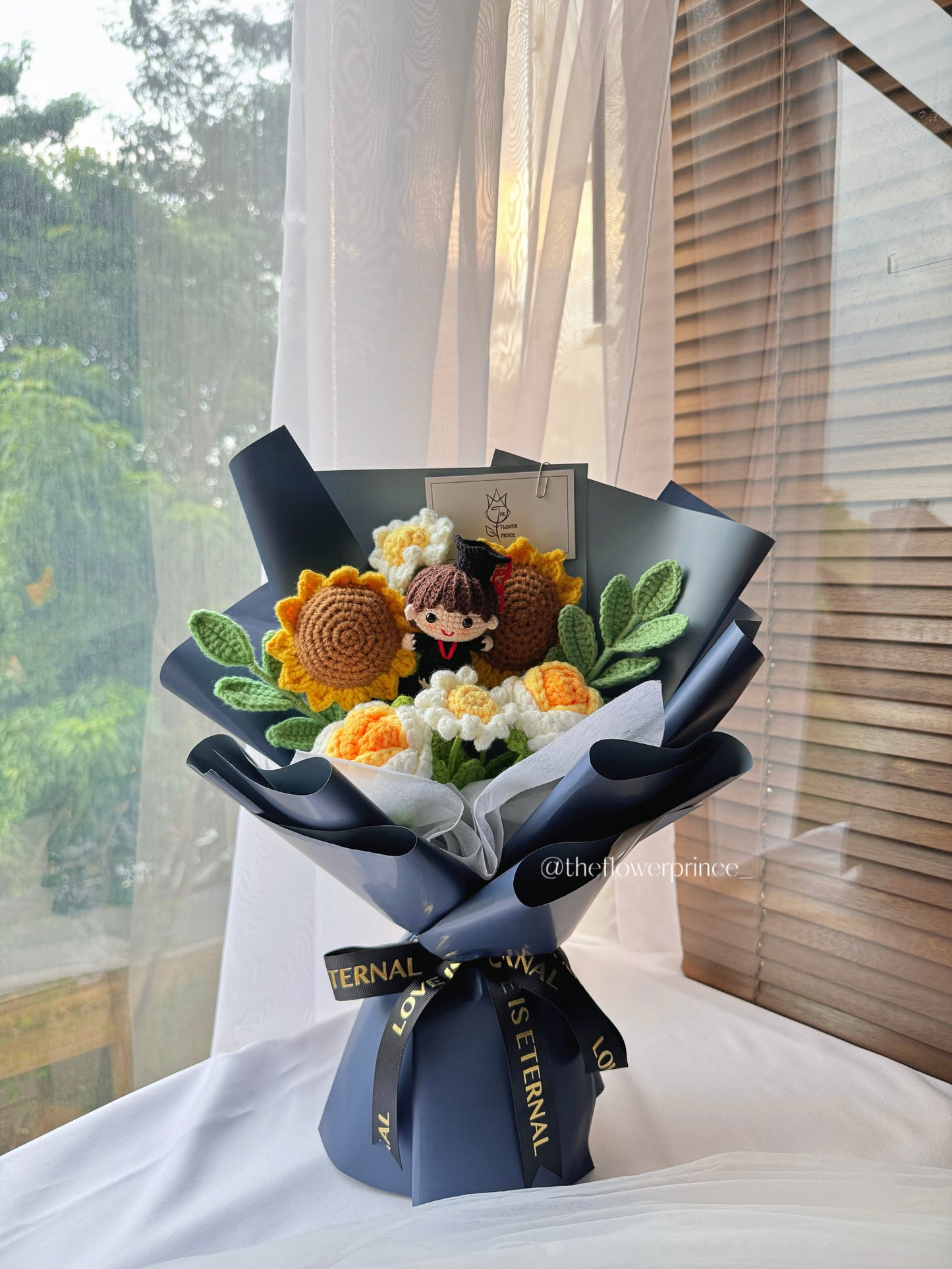 🔵🌻Dark Blue Graduation Boy Doll Bouquet