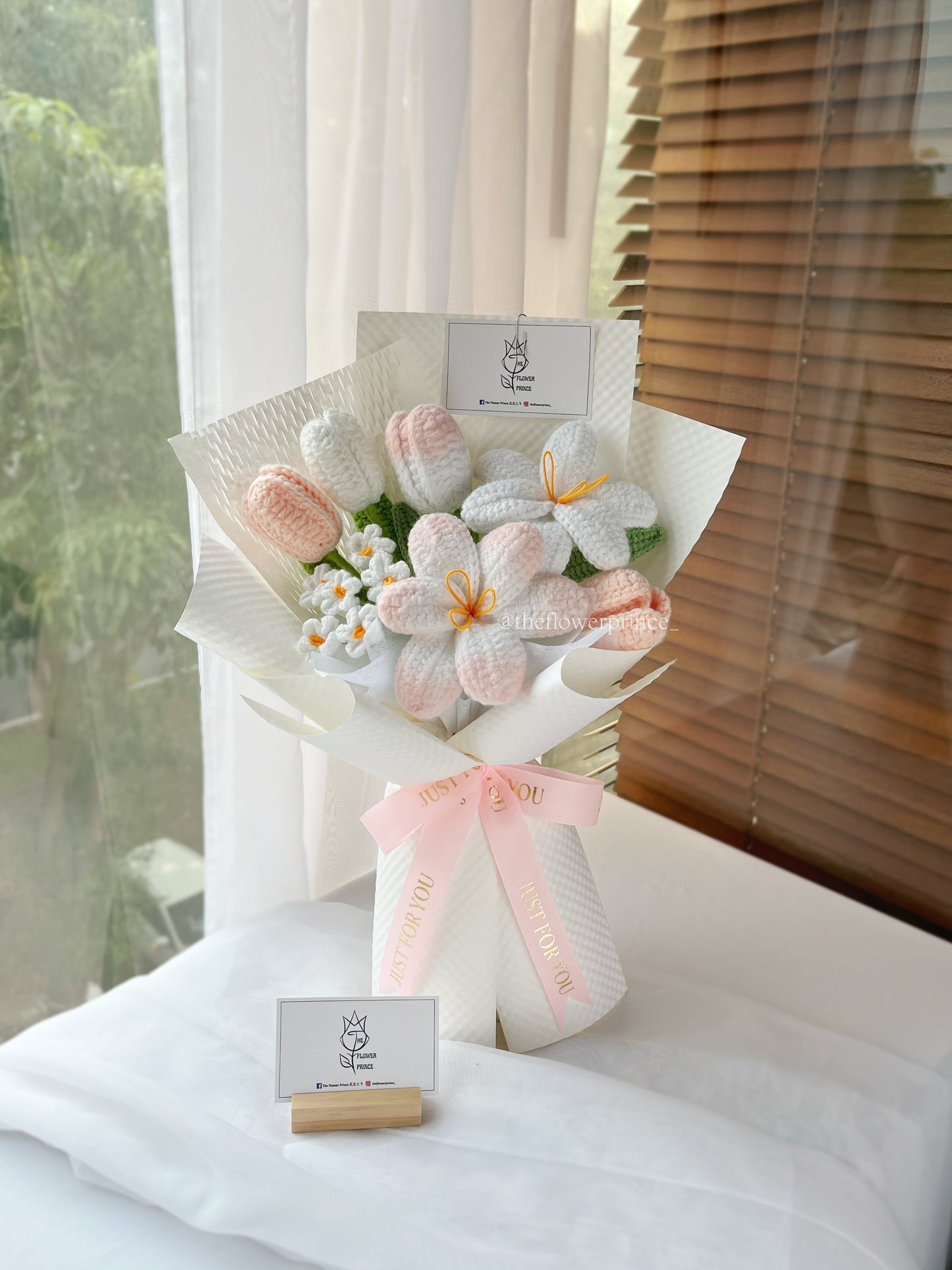 🌷🤍Charming Tulip