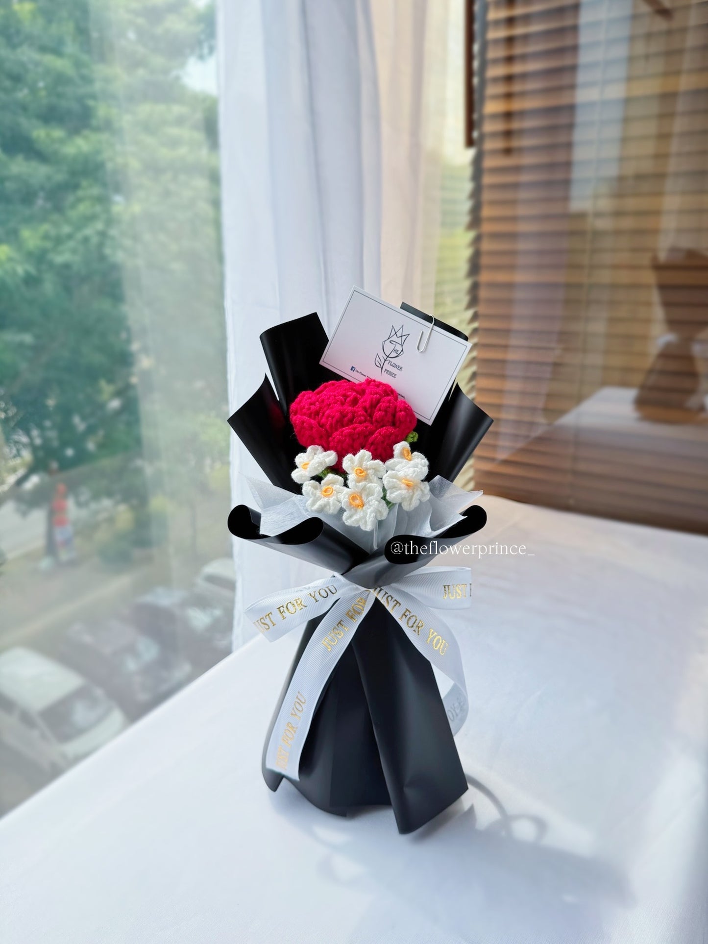 🌹Black - Red Rose Small Bouquet